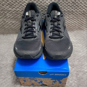 Womens Brooks Adrenaline 21 sz. 10